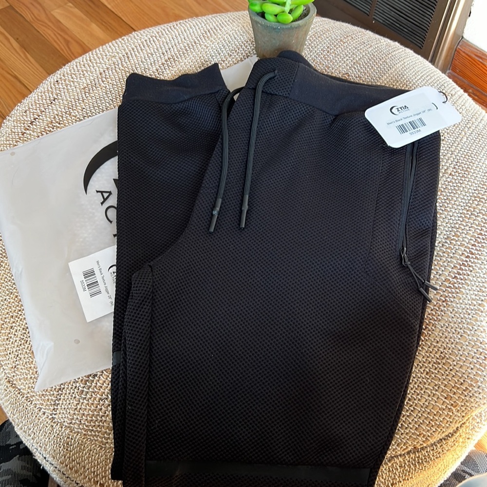 Men’s Zyia Black Texture Jogger 28” NWT Size M